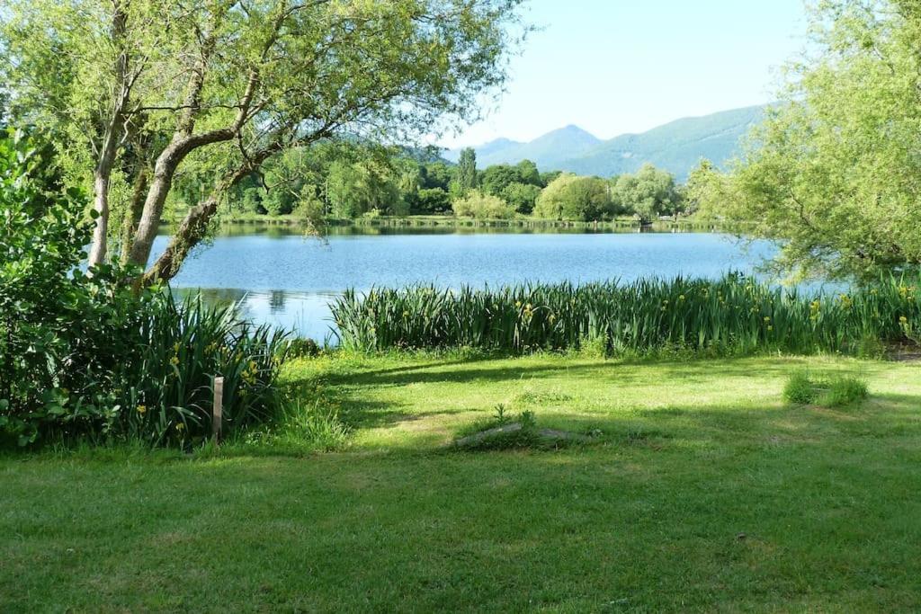 Cottage les Pyrénées au bord de l'eau Barbazan Exterior foto